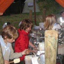 De eerste afwas - Scouts en Gidsen Zaventem 